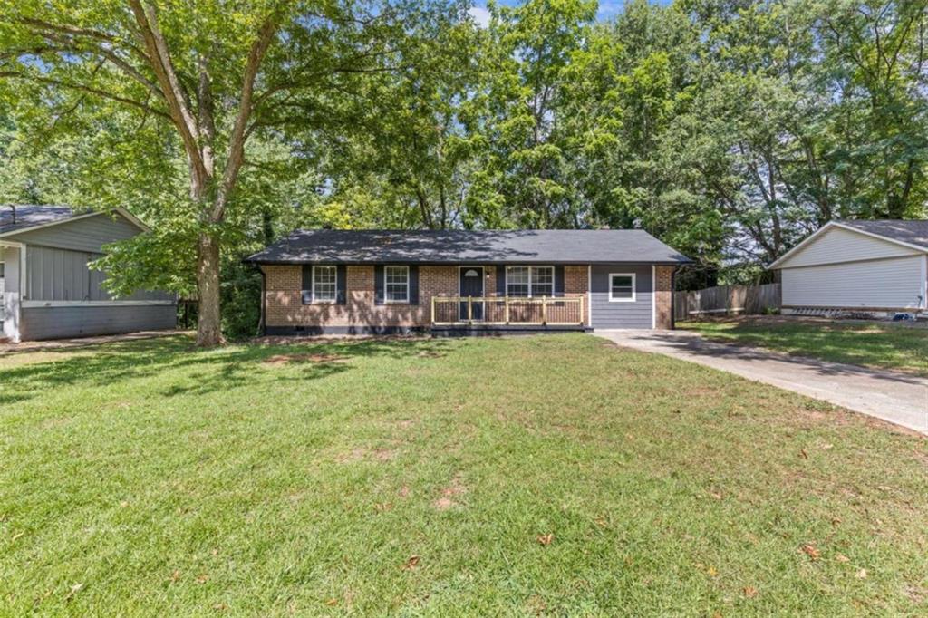 8221 Queens Dr., Jonesboro, GA 30238