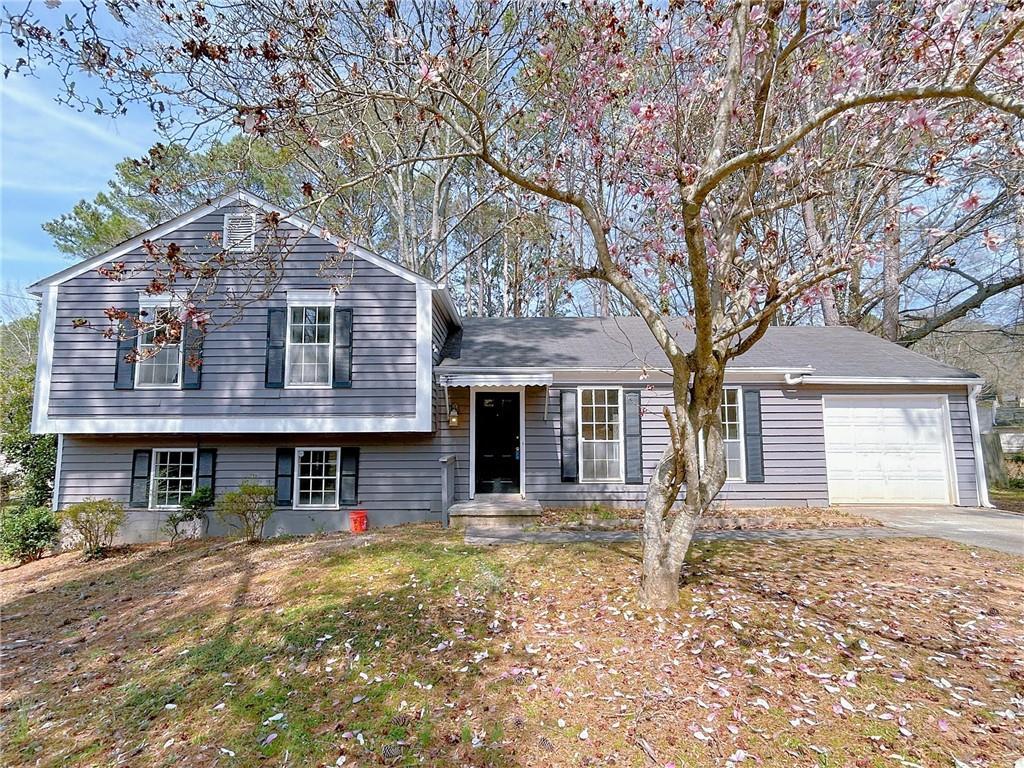 566 Aberdeen Dr., Stone Mountain, GA 30083