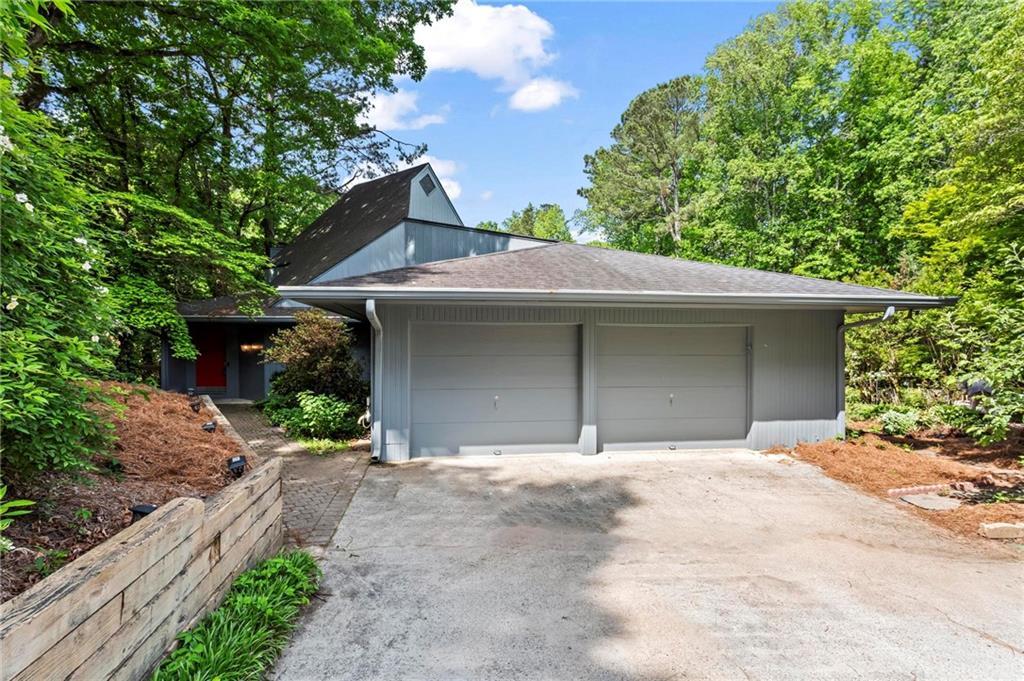 3863 Dundee Dr., Roswell, GA 30075