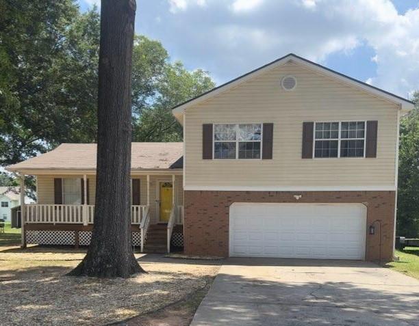 5370 Queen Ester Ct., Ellenwood, GA 30294