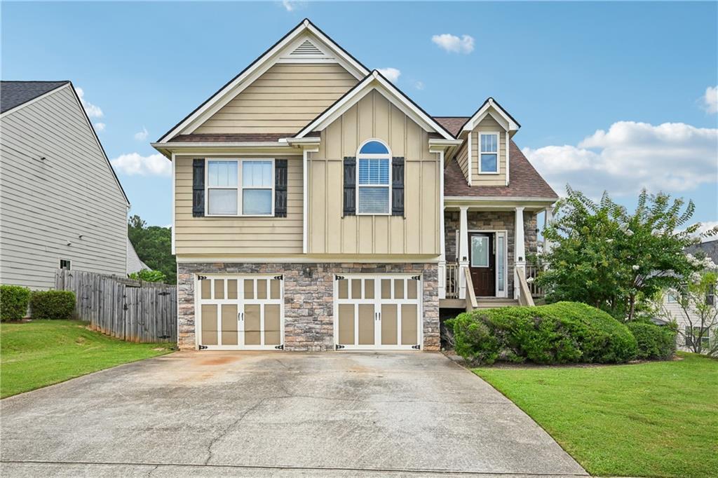1066 Mcduffie Cir., Douglasville, GA 30134