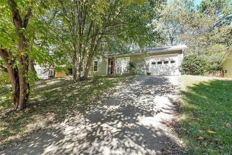 3884 Wood Path Dr., Stone Mountain, GA 30083