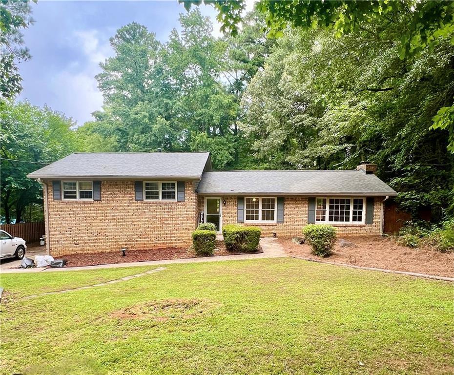 336 Stockwood Dr., Woodstock, GA 30188