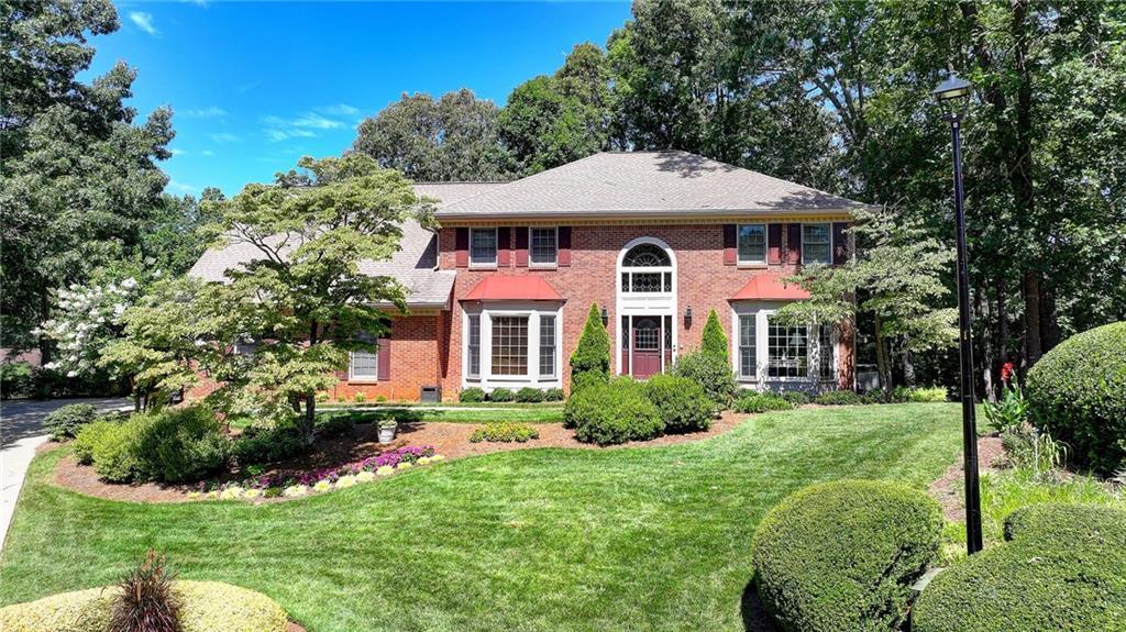 220 Penhurst Way, Roswell, GA 30076