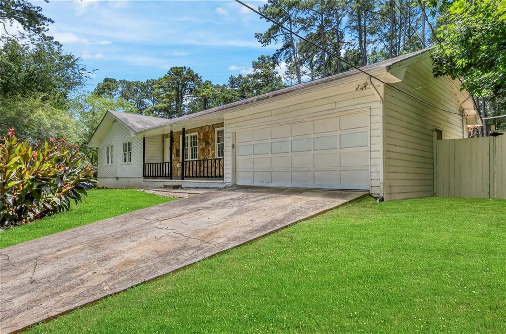 3185 Village Glen Tr., Snellville, GA 30039