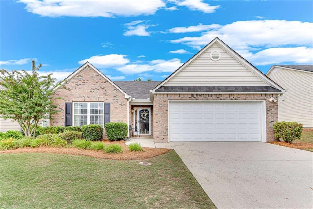 936 Village View Cir., Loganville, GA 30052
