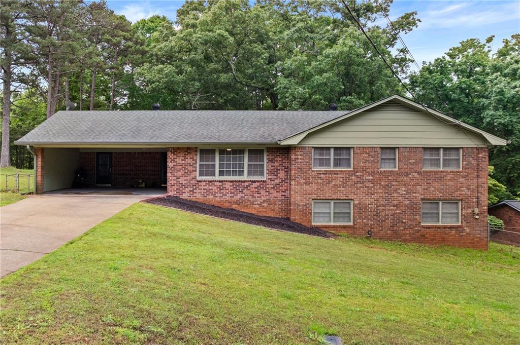 4433 Lake Forest Dr., Oakwood, GA 30566
