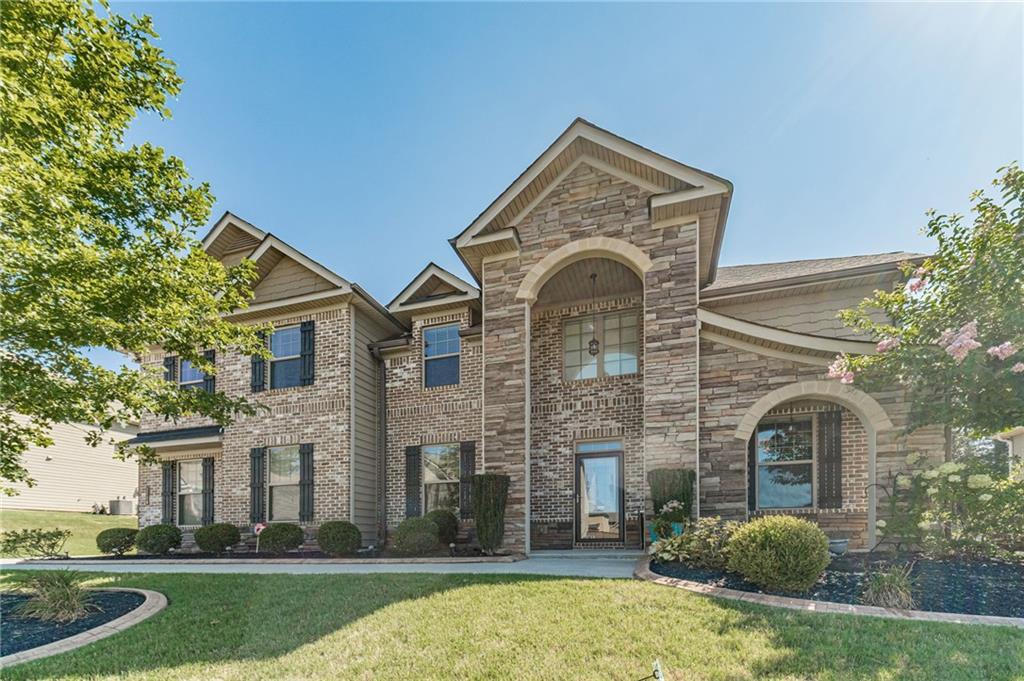 3738 Spring Place Ct., Loganville, GA 30052