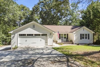 28 Lavonia Beach Dr., Lavonia, GA 30553