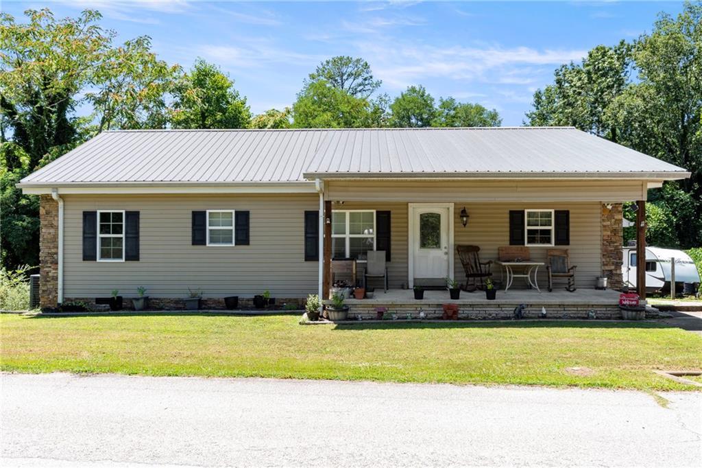 570 Baldwin Falls Rd., Baldwin, GA 30511
