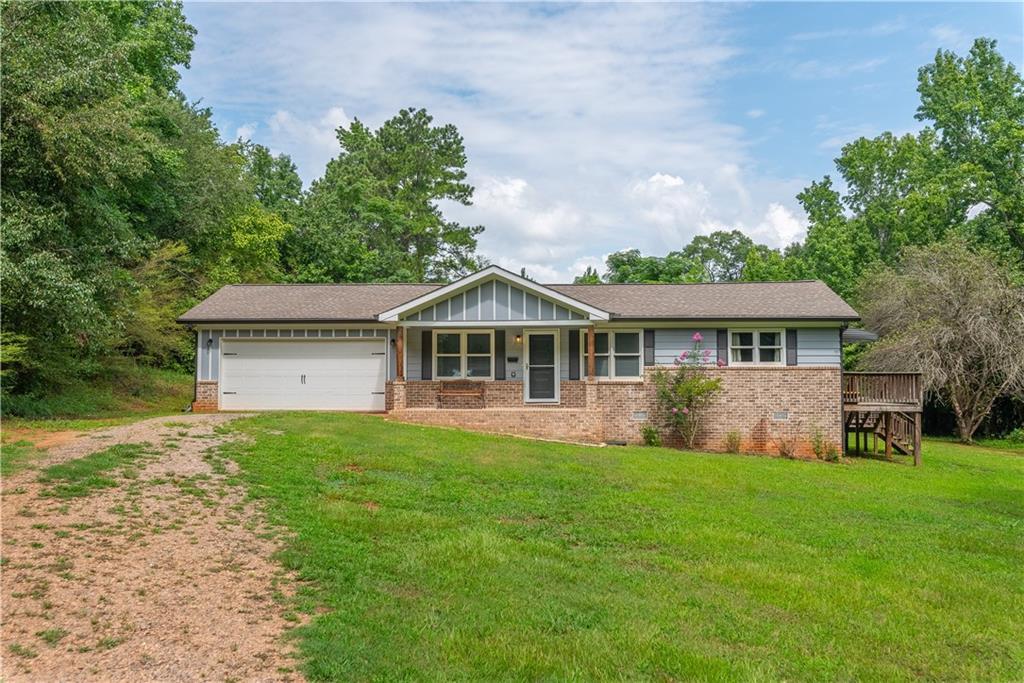 2389 Pond Ln., Social Circle, GA 30025