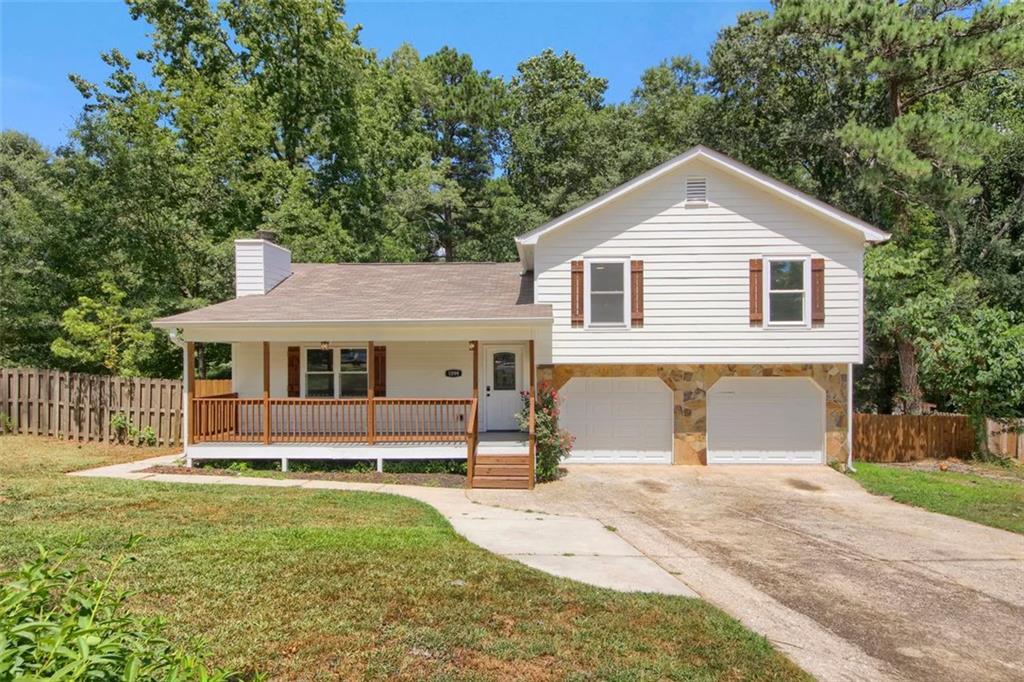 1099 Westwood Pl., Grayson, GA 30017