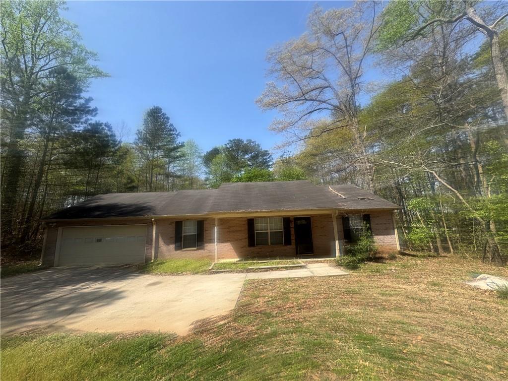 5512 Hearn Rd., Ellenwood, GA 30294