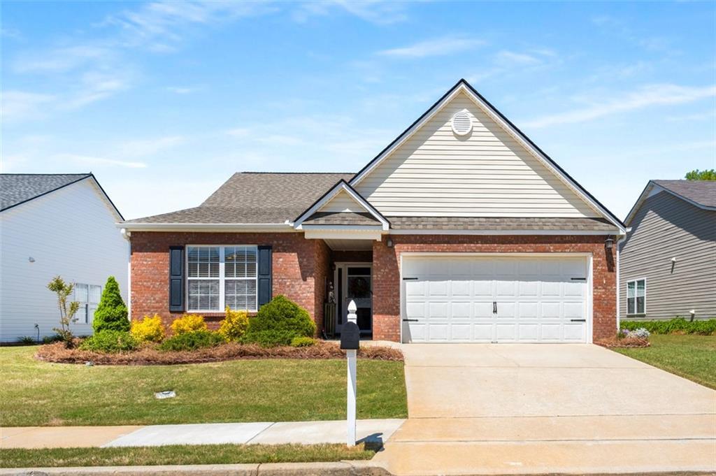 806 Village Pl., Loganville, GA 30052