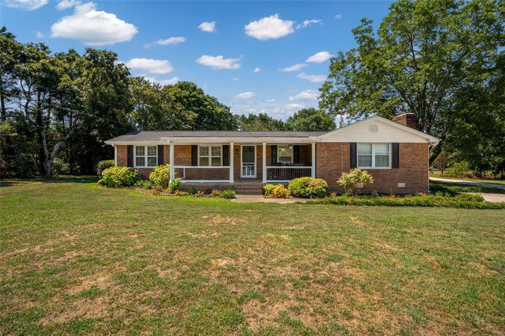 37 Meeks Rd., Maysville, GA 30558