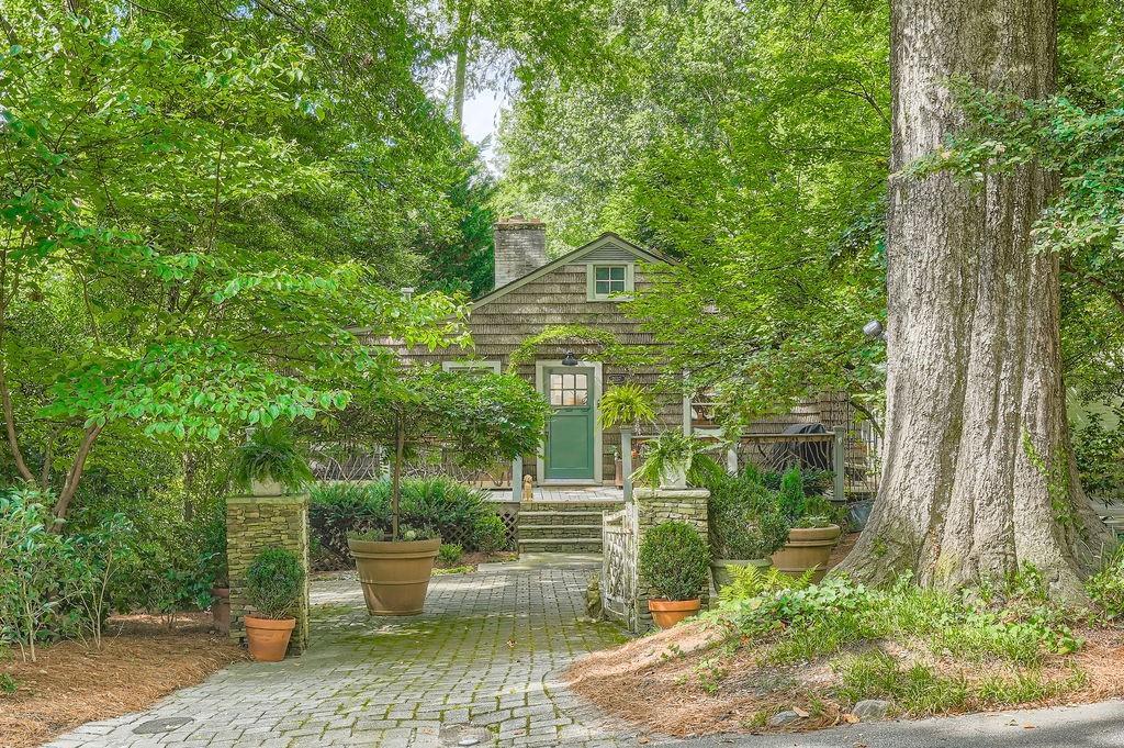 2137 Virginia Pl., Atlanta, GA 30305