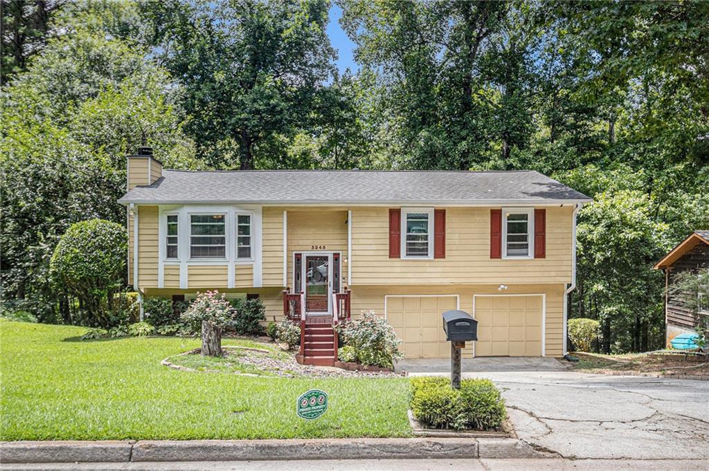 3245 Oakbrook Ln., Clarkston, GA 30021