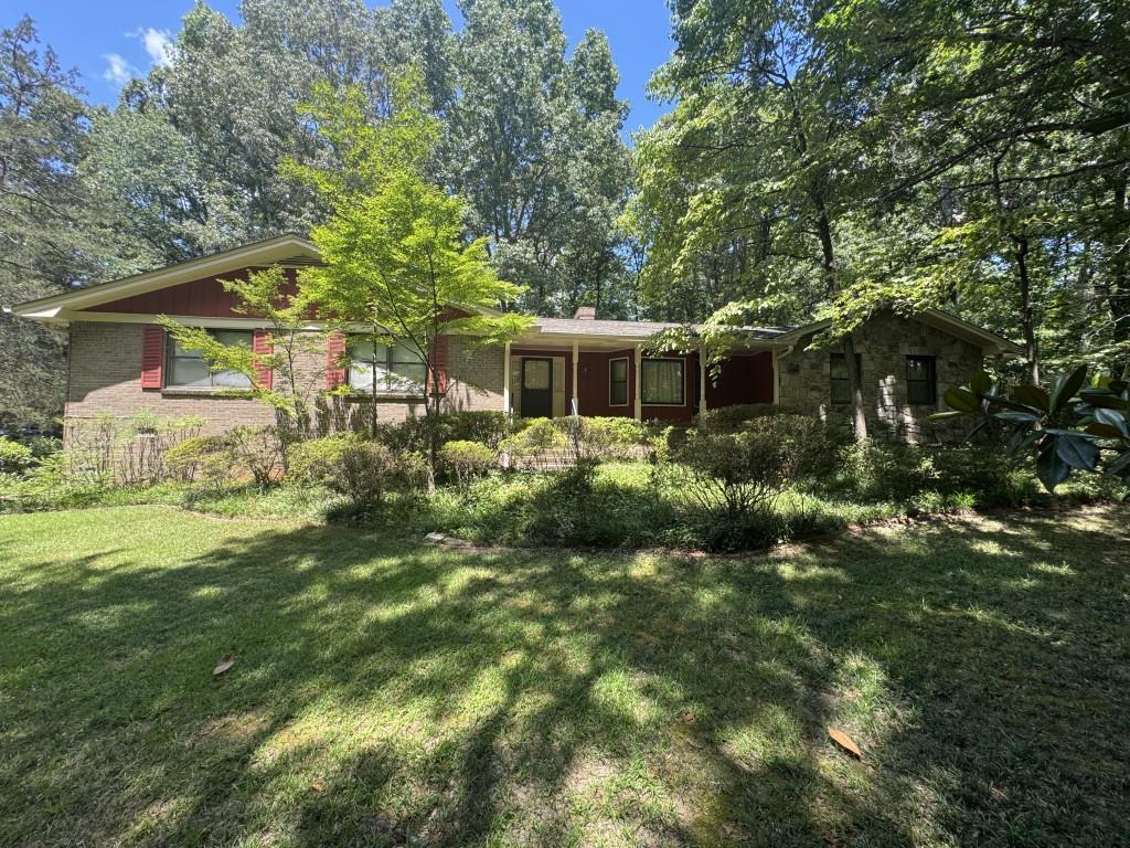 225 Forest Lake Rd., Lawrenceville, GA 30046