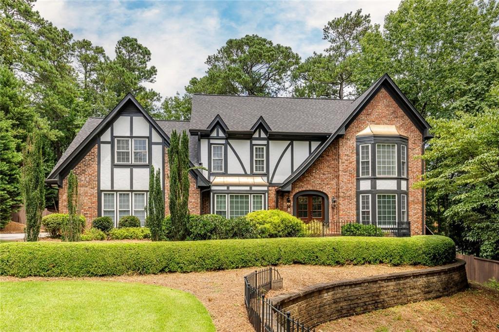 7765 Dunvegan Close, Sandy Springs, GA 30350