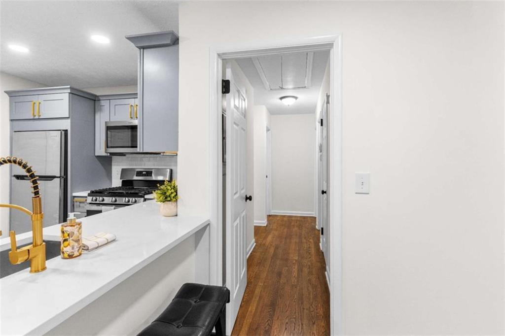 753 Commodore Dr., Atlanta, GA 30318