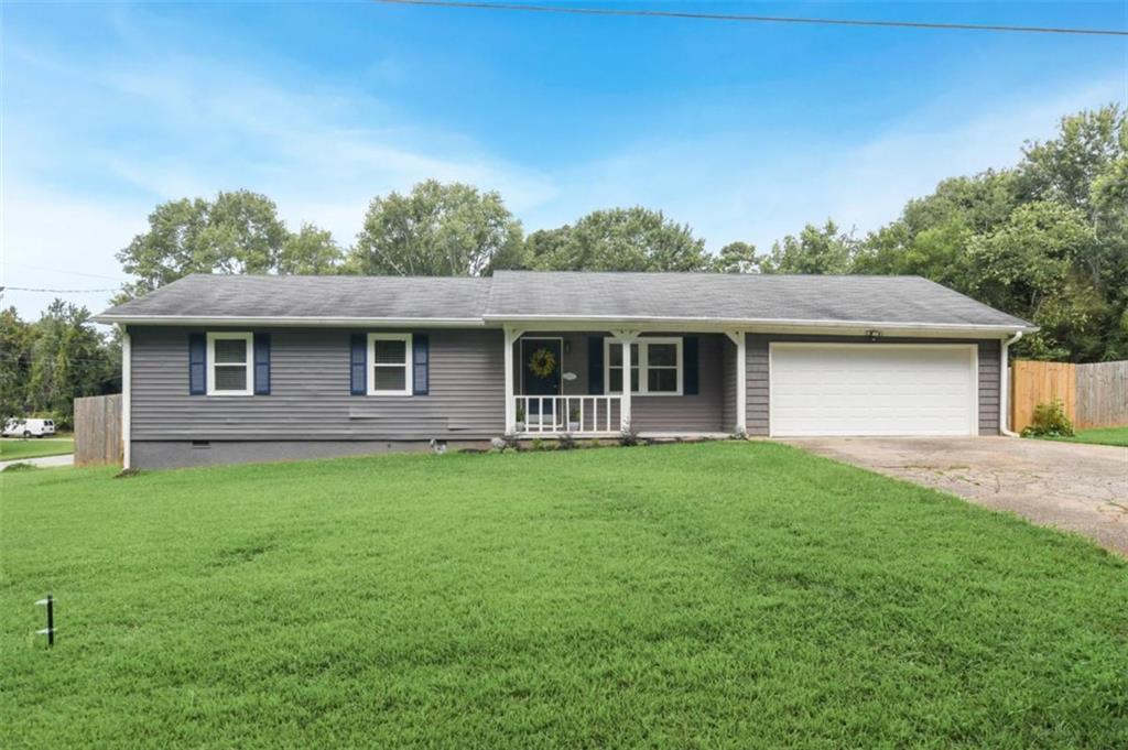 2795 Frank Ln., Douglasville, GA 30135