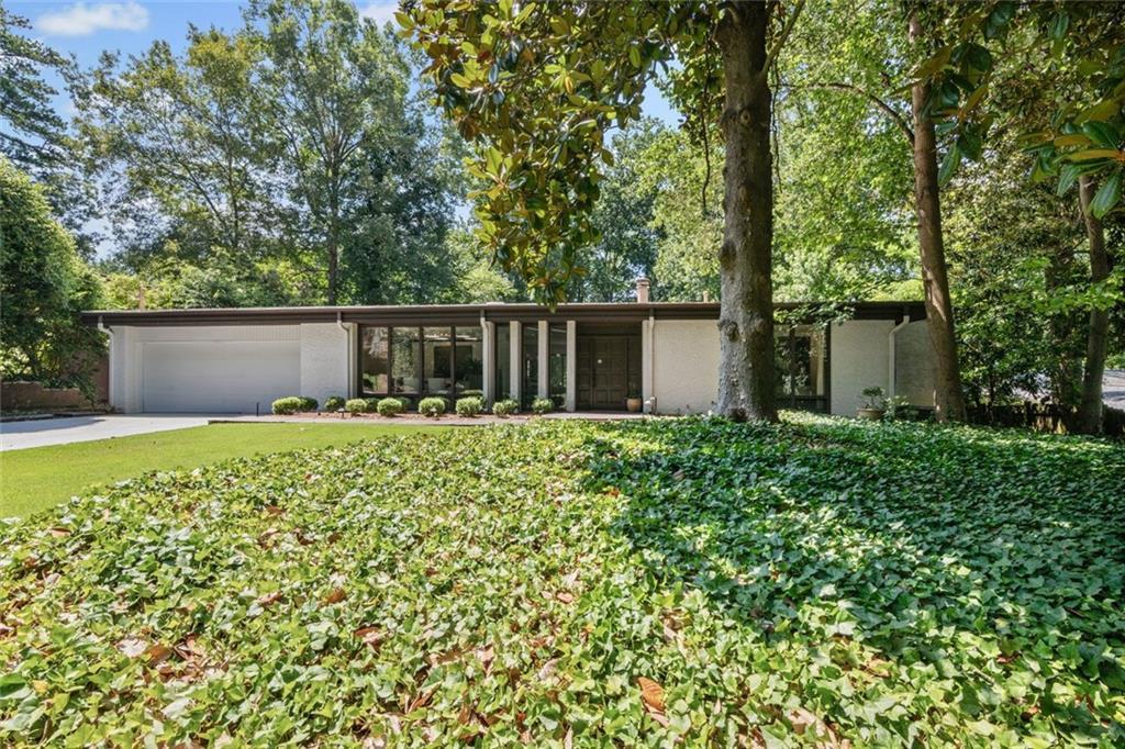496 Kingswood Ln., Atlanta, GA 30305
