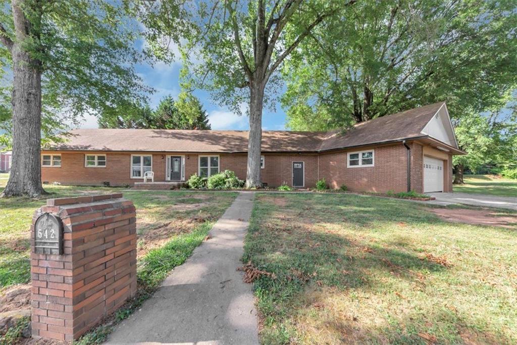 542 Tennessee St., Fairmount, GA 30139