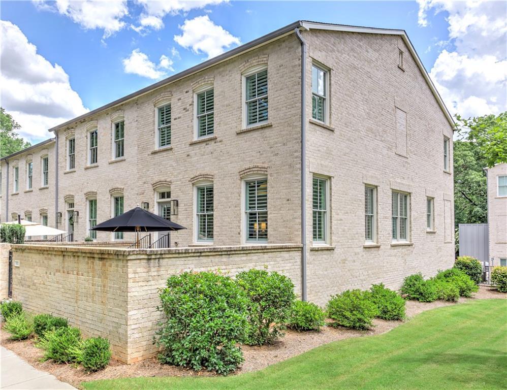 501 Woodhollow Dr., Roswell, GA 30075