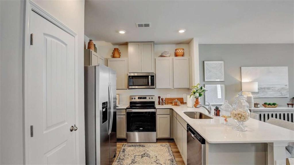 1396 Sweethshrub Pl. #31, Atlanta, GA 30318