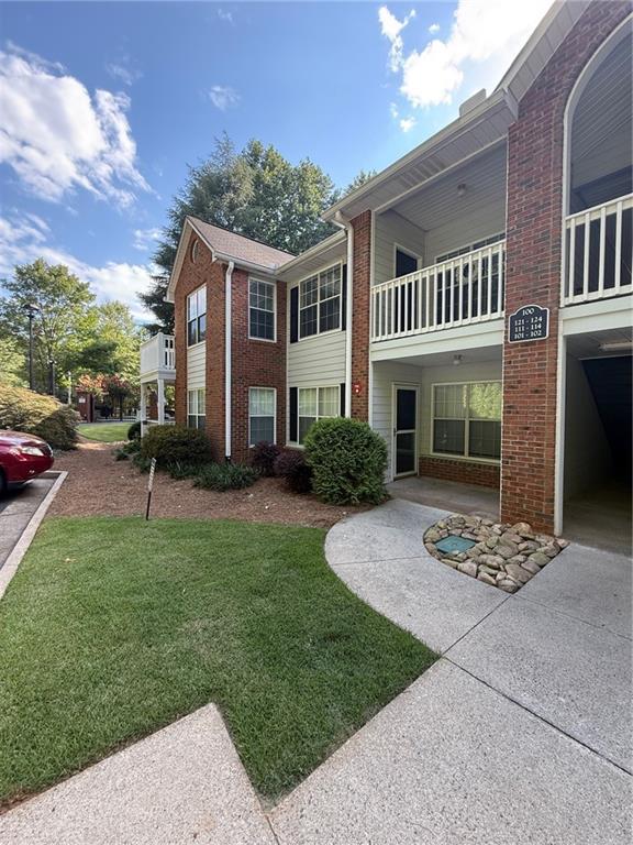 123 Streamside Dr., Roswell, GA 30076