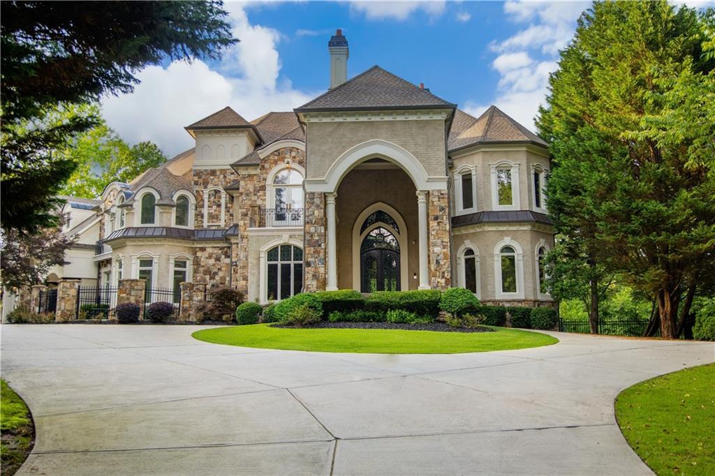 13560 Blakmaral Ln., Alpharetta, GA 30004