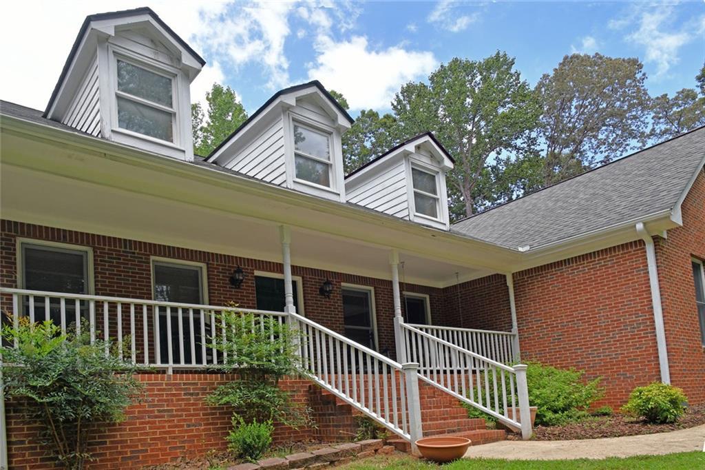 336 Oconee Lane Ln., Commerce, GA 30529