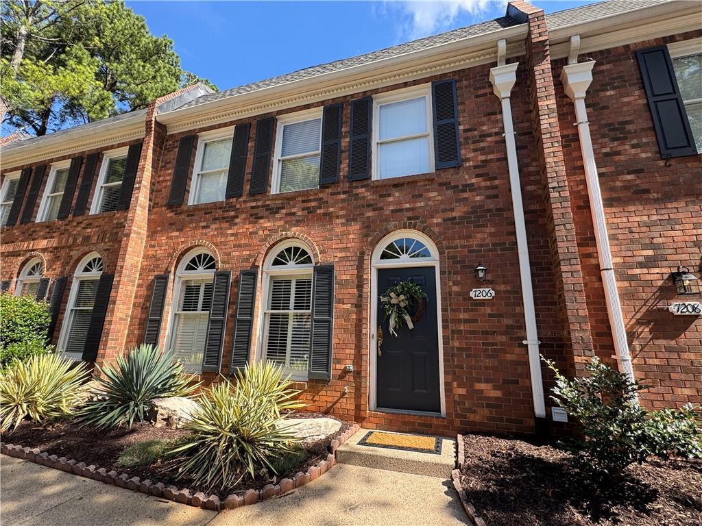 7206 Saint Charles Sq., Roswell, GA 30075