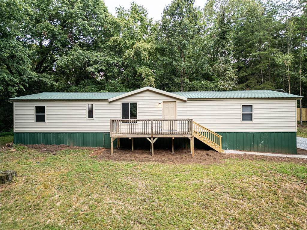 216 Spruce Ln., Cornelia, GA 30531