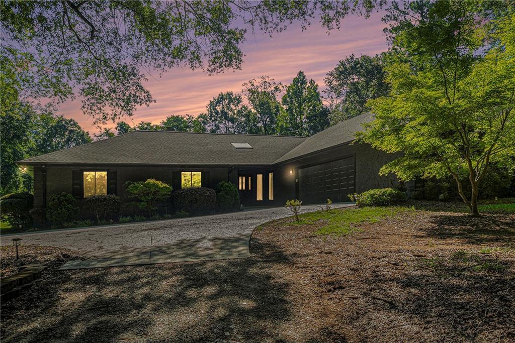 110 Cove Ln., Social Circle, GA 30025