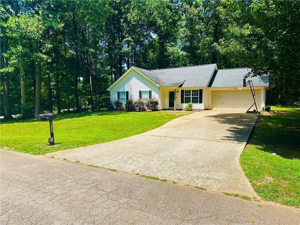 6533 River Hill Dr., Flowery Branch, GA 30542