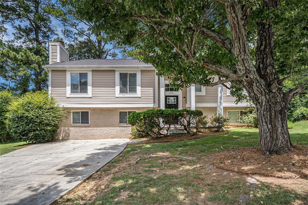 2039 Raintree Pl., Lithonia, GA 30058