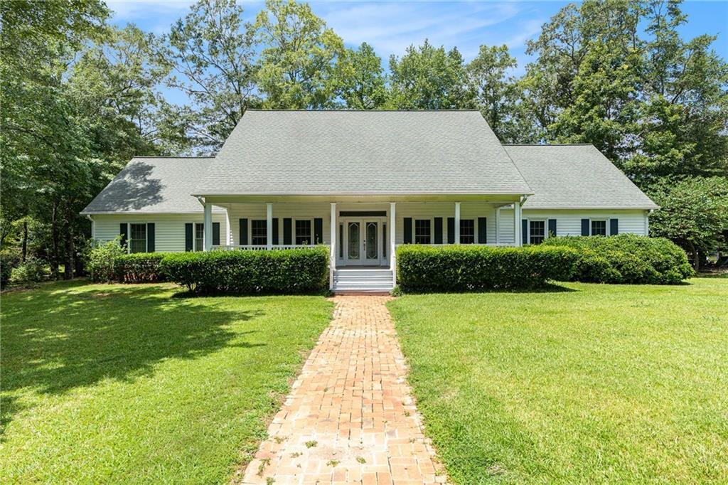 435 Mapledale Tr., Sharpsburg, GA 30277
