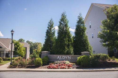 101 Holden Way, Woodstock, GA 30189