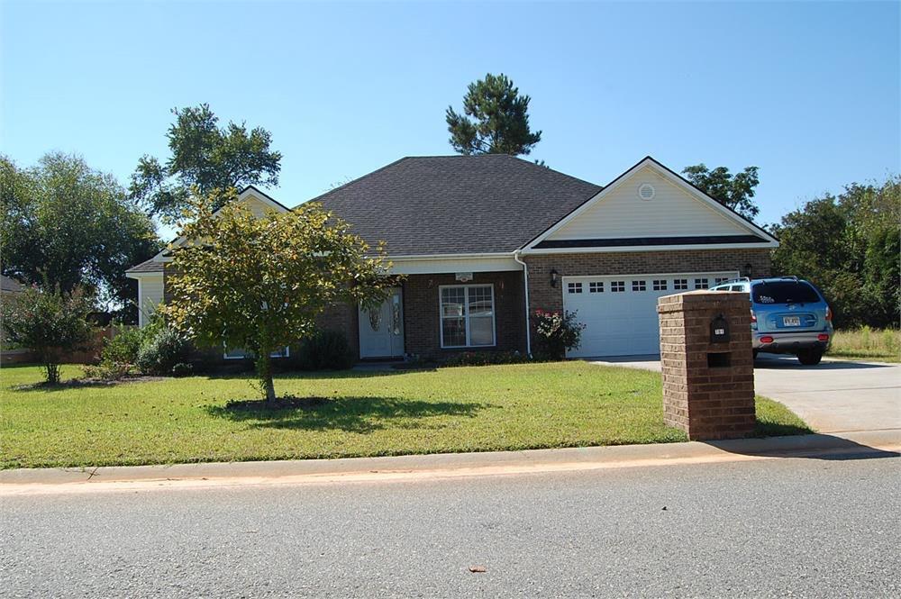 701 Amberley Ct., Kathleen, GA 31047