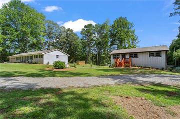 1673 Clearview Dr., Acworth, GA 30102