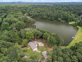 1673 Clearview Dr., Acworth, GA 30102