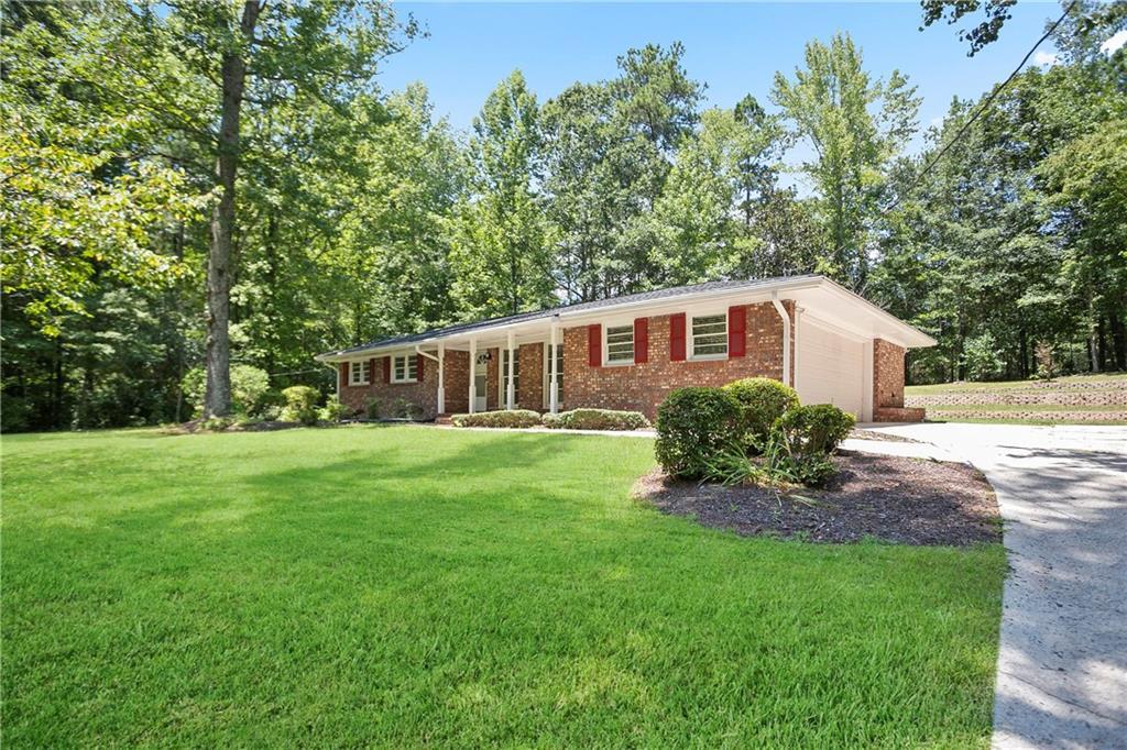 85 Valleybrook Dr., Fairburn, GA 30213