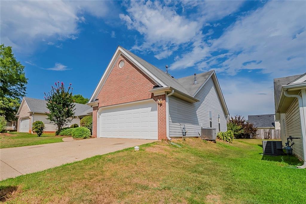 2494 Hillvale Cir., Lithonia, GA 30058