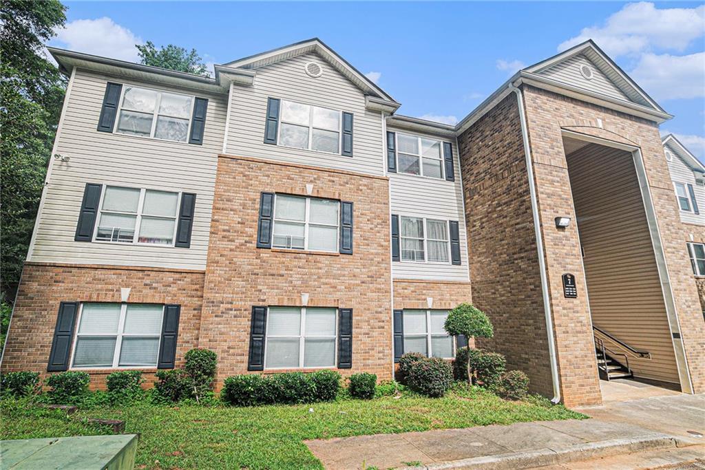 7104 Par Four Way, Lithonia, GA 30038