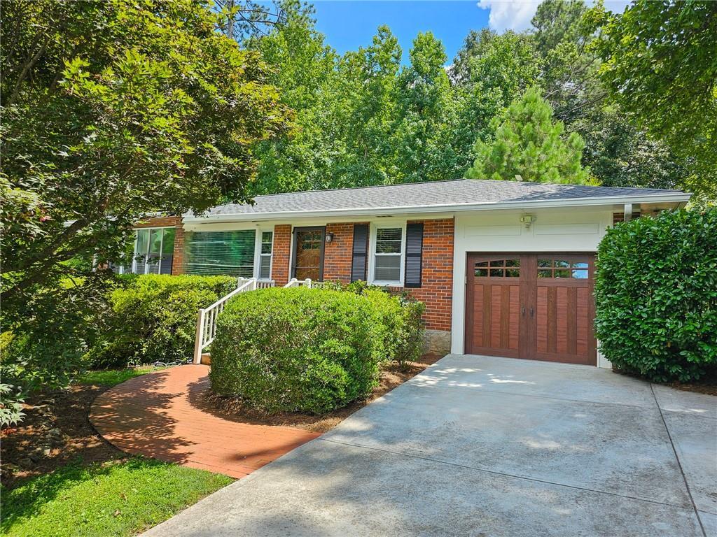 2461 Woodridge Dr., Decatur, GA 30033