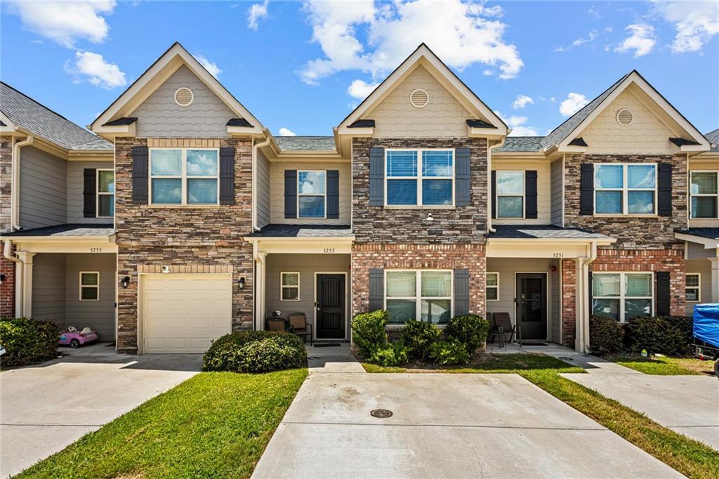5253 Carrie Dr., Morrow, GA 30260