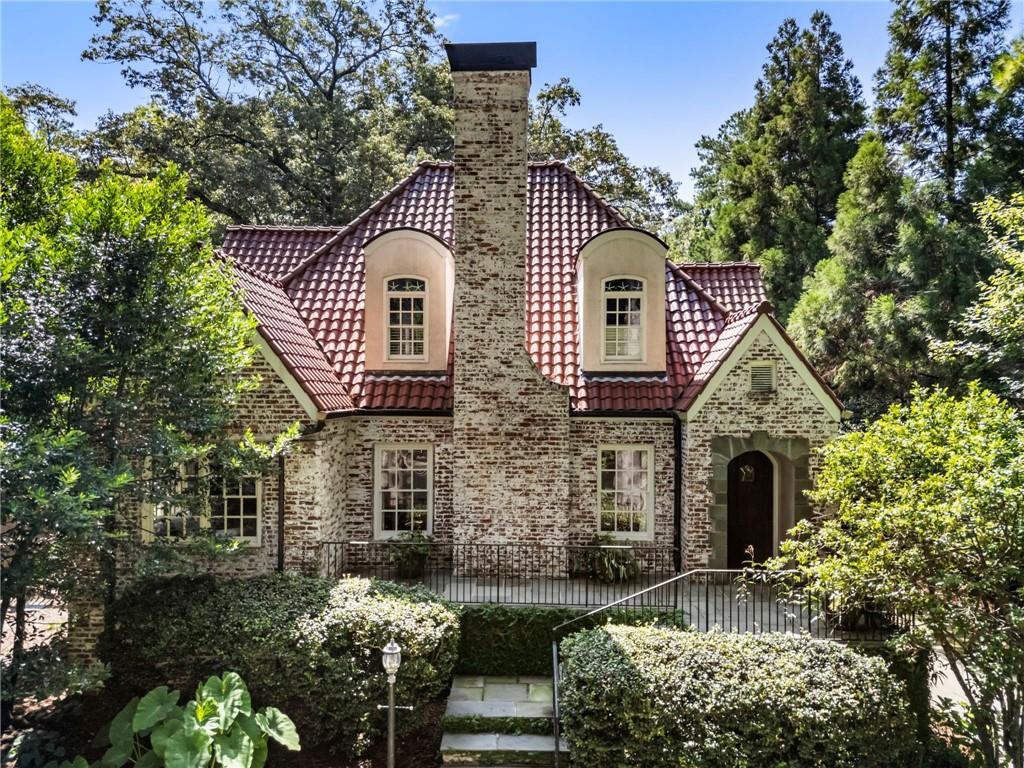 2085 Mckinley Rd., Atlanta, GA 30318