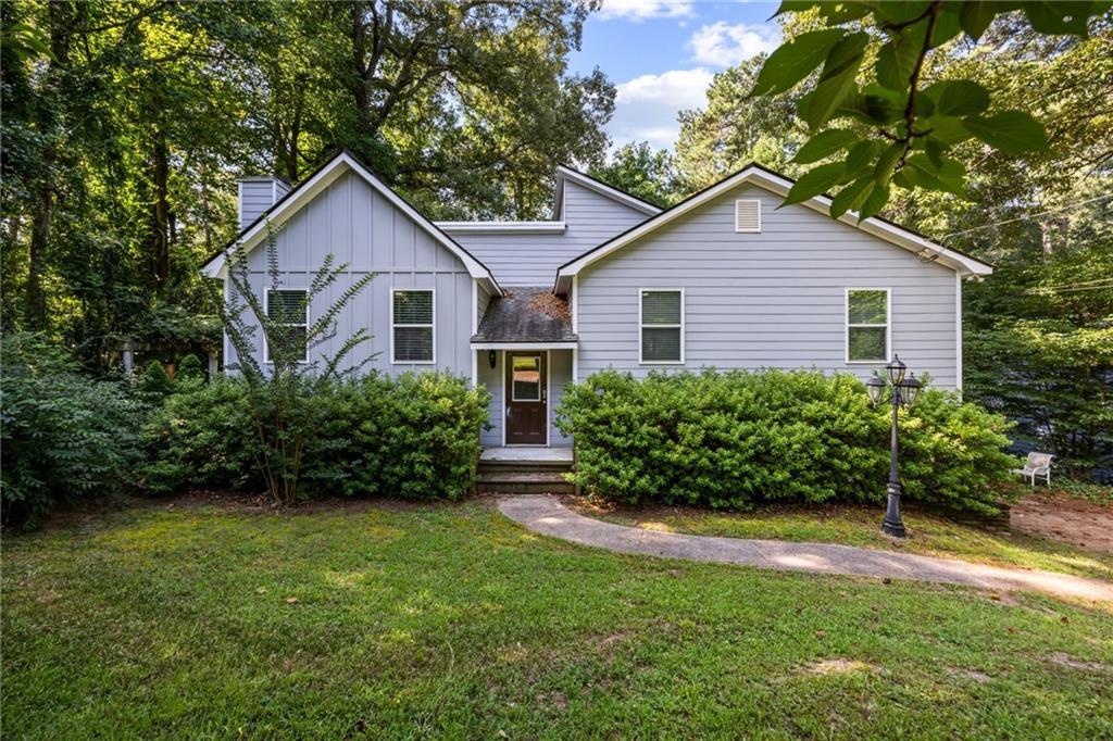 5825 Stonehaven Dr., Kennesaw, GA 30152