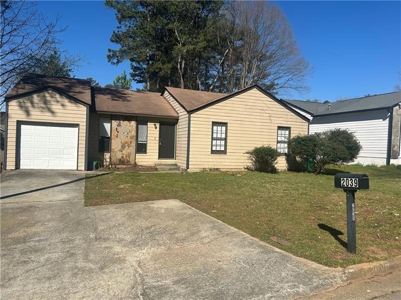 2039 Corners Cir., Lithonia, GA 30058